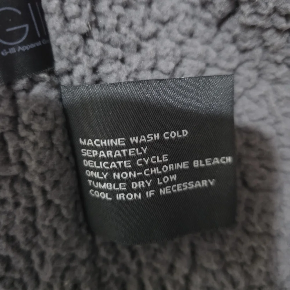 Kenneth Cole stylish quilted